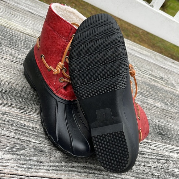 Duck boots. - Picture 6 of 8